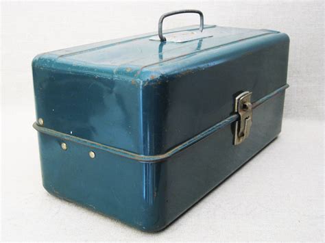 Vintage Pioneer Steel Co. Metal Storage Tool Fishing Tackle Box 